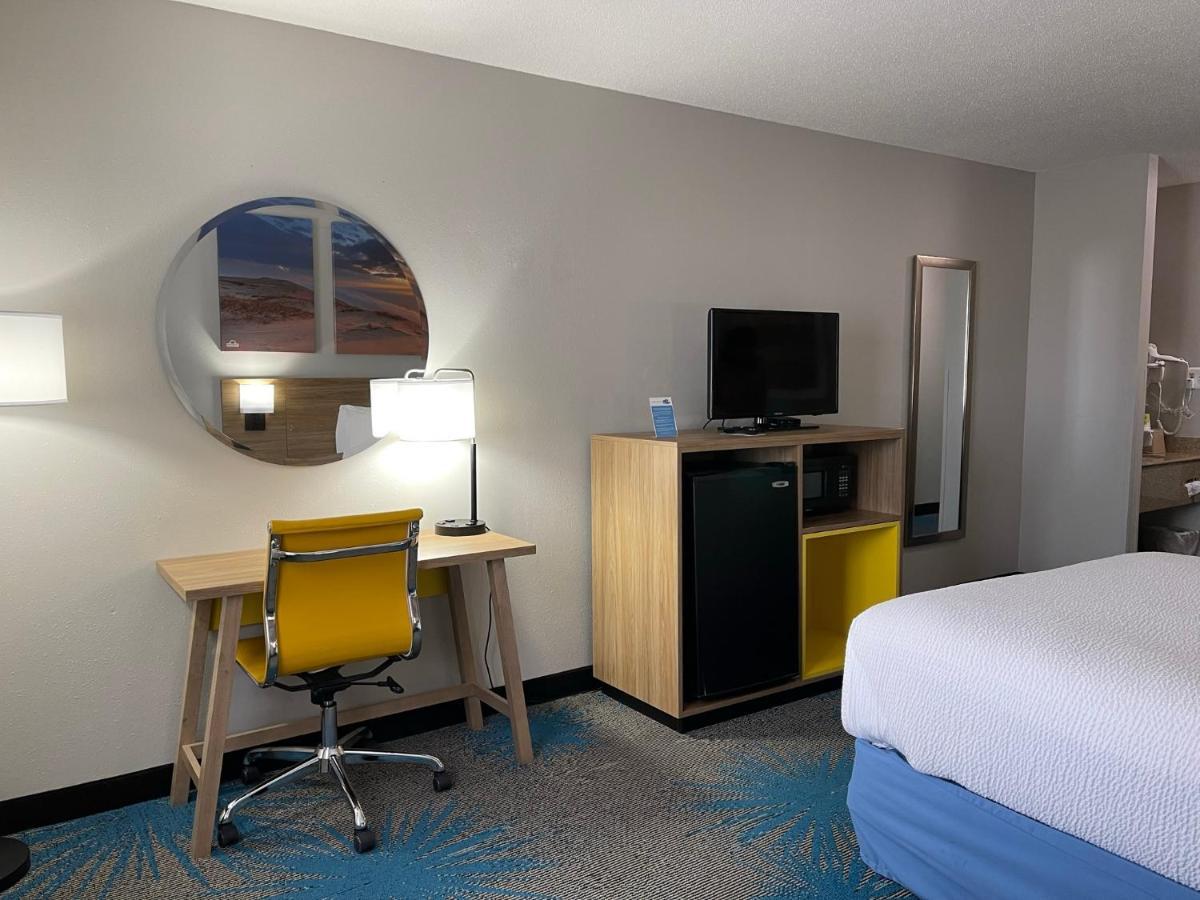 Days Inn By Wyndham Colby Exterior foto