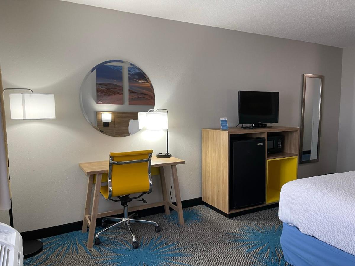 Days Inn By Wyndham Colby Exterior foto