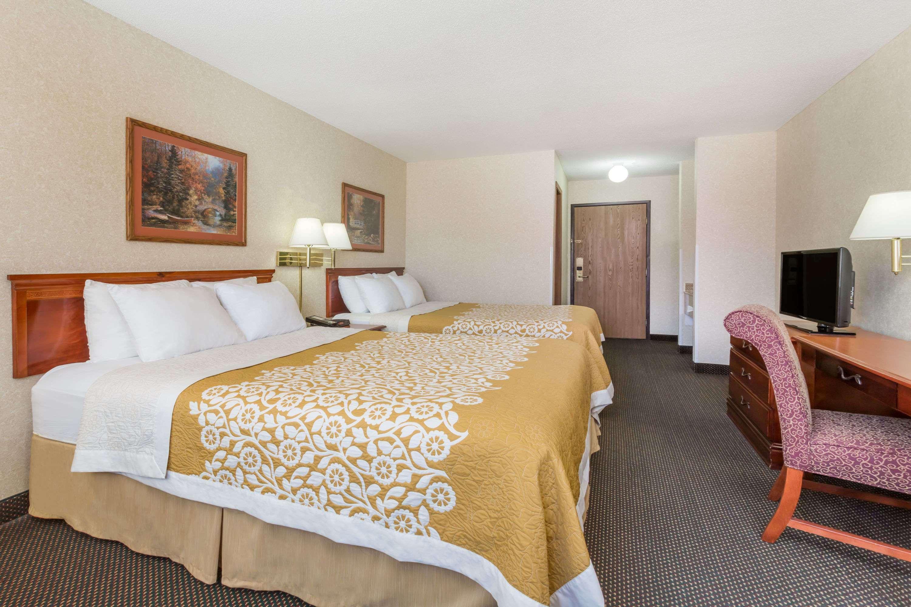 Days Inn By Wyndham Colby Exterior foto